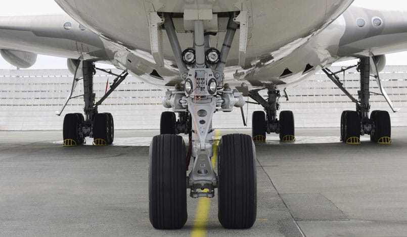 Selection of materials and coatings for seals and axles of the aircraft landing gear